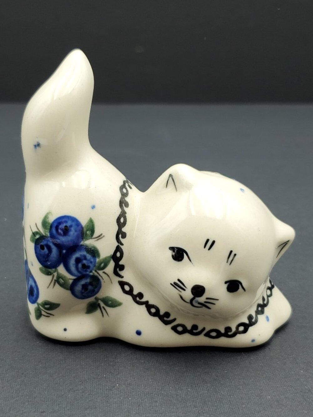 Polish Pottery Lovely Blueberries Cat Figurine NWT Blueberry Kitten Statue
